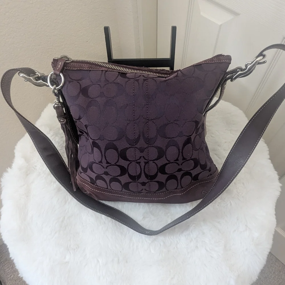 Coach Purple Signature Jacquard Crossbody Hobo Bag Suede Trim Front Zip Pocket - Picture 3 of 11